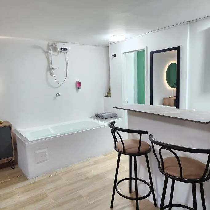 Loft With Bathtub In Laureles Apartment Medellin